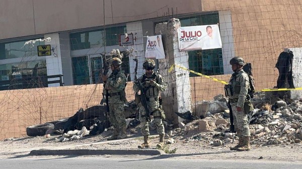 Hallan muerto en tapia