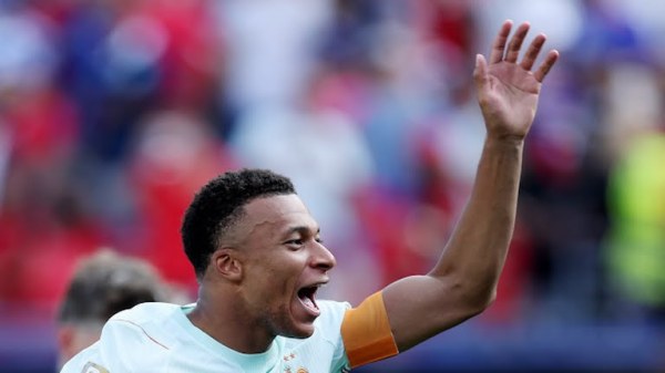 Francia derrota 2-0 a Marruecos y pasa a semifinales
