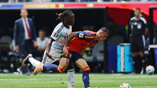 España anota gol vs Bélgica