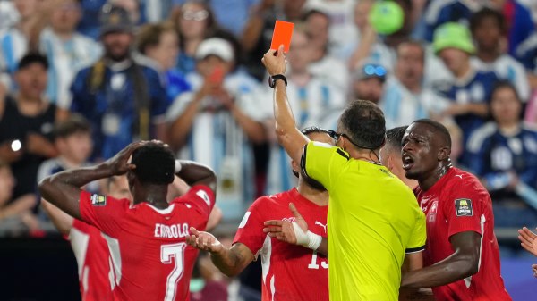 DT de Suiza explota contra el arbitraje tras caer ante Argentina