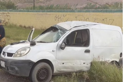 Vuelca camioneta con carne en la carretera a Aldama