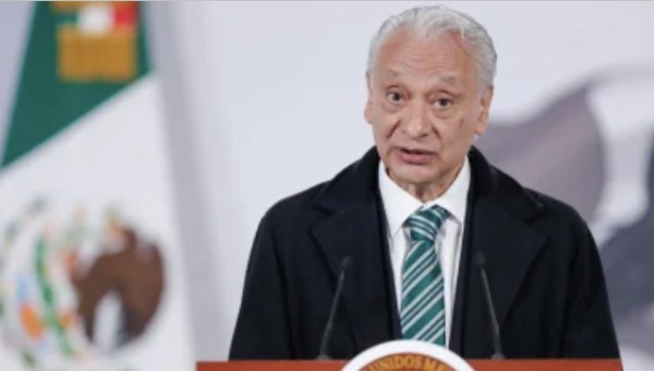 Perdonan a exdirector de Pemex por violencia familiar
