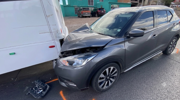 Choque contra camión urbano en la Tecnológico deja 5 lesionados