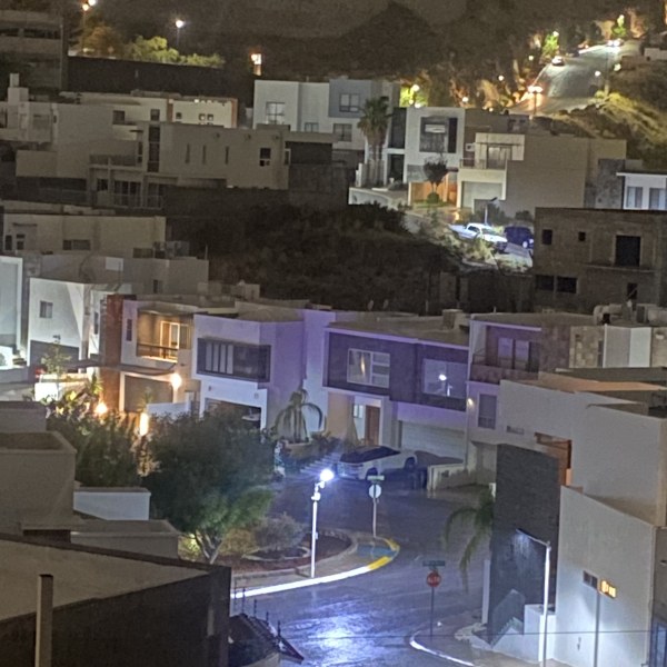 Fuerte chubasco alivia el calor en la ciudad