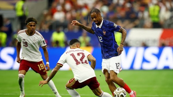 España anota gol a Francia