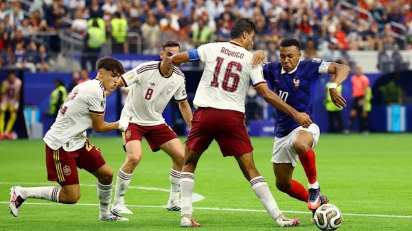 España se lleva la ventaja vs Francia al medio tiempo