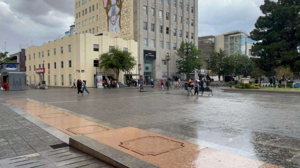 Cae lluvia en el centro