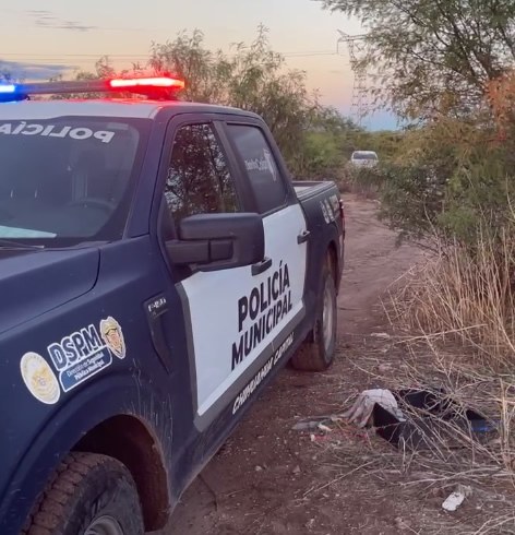 Hallan muerto en terracería