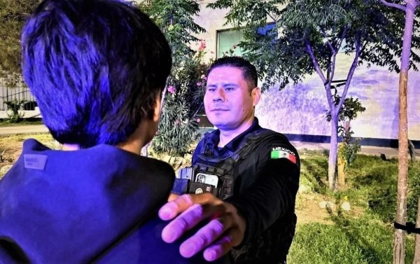 Lo rescatan en puente