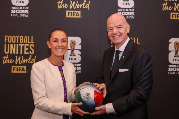 Viajará Sheinbaum en avión militar a EU para final del Mundial