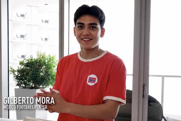 Gilberto Mora aparece en el videoblog de Haaland