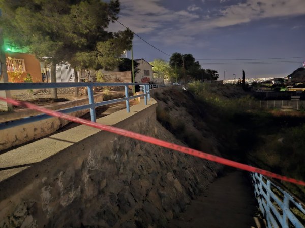 Lo ejecutan cuando bajaba por escalones