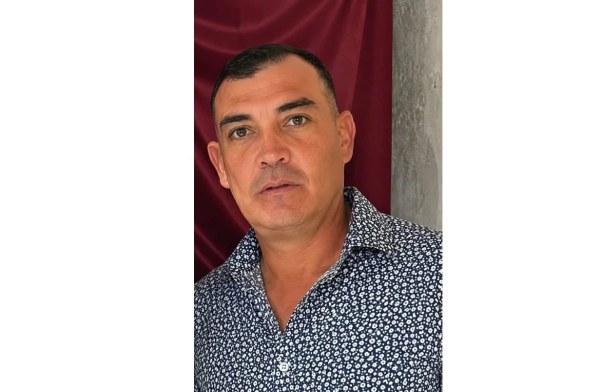 Lo levantan armados en su casa