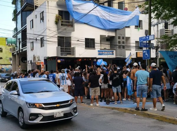 Detienen a 10 tras derrota de Argentina en Playa del Carmen