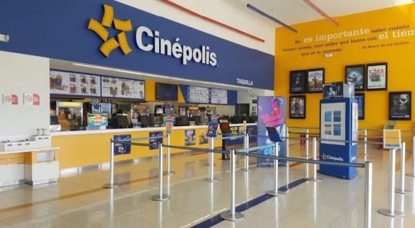 Lo denuncian por grabar mujeres en baños de Cinepolis