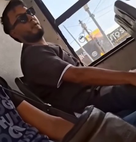Captan a exhibicionista en camión