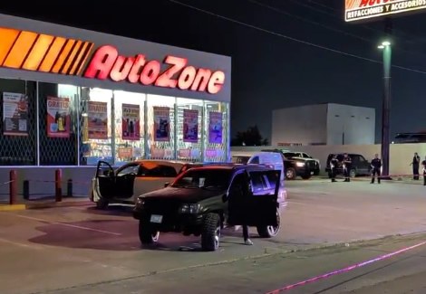 Ejecutan a tres en estacionamiento de AutoZone