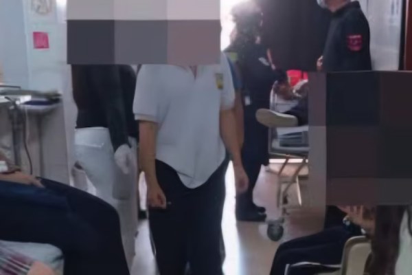 Broma con gas pimienta deja 22 alumnos intoxicados