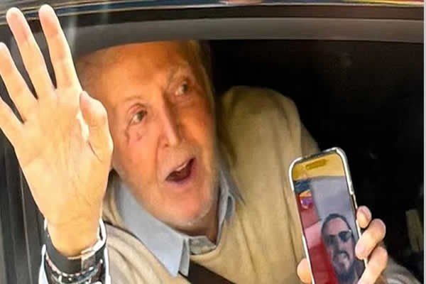 McCartney y Starr sorprenden a fans en Liverpool