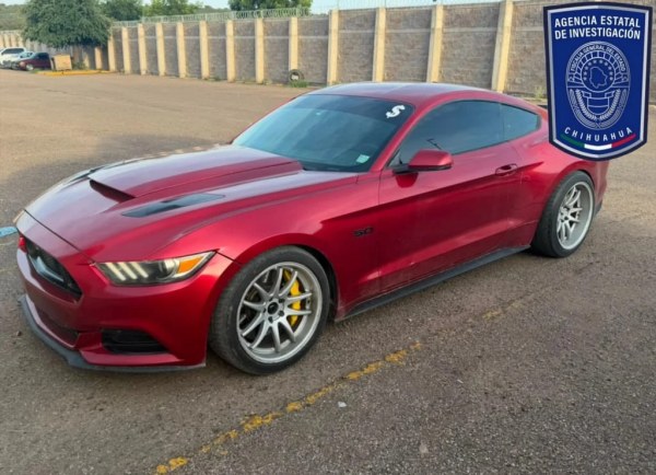 Aseguran Mustang robado en la ciudad de Chihuahua