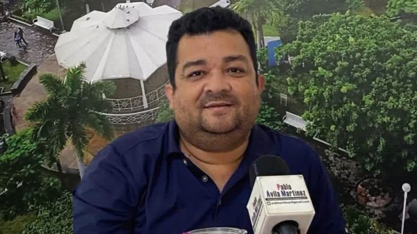 Agreden a periodista al salir de su casa