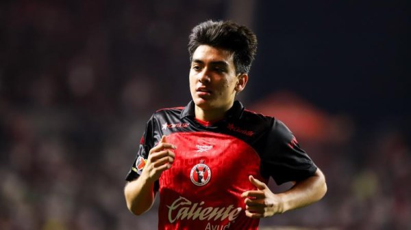 Gilberto Mora anota su primer gol y le da la victoria a Xolos