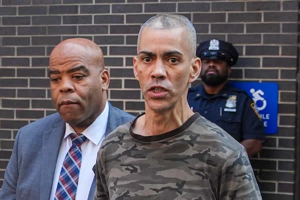 Acusan de crimen de odio a apuñalador cerca de Central Park