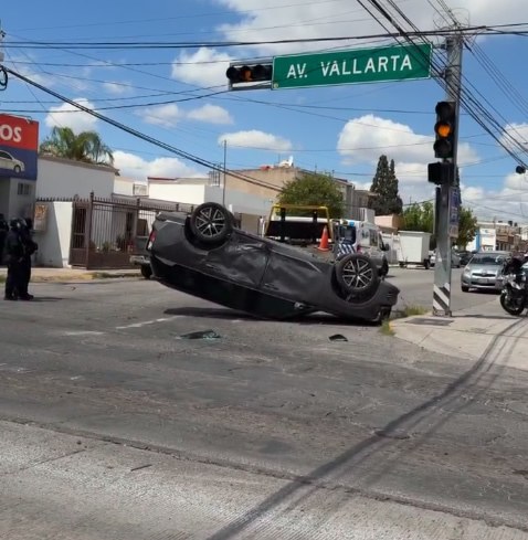 Vuelca en la Vallarta
