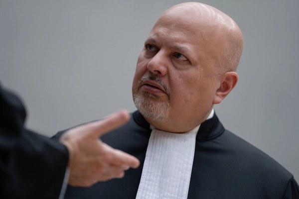 Destituye Corte Penal Internacional a fiscal que ordenó arresto Netanyahu