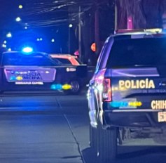 Lo balean afuera de casa