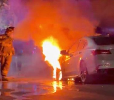 Se incendia auto en la Mercurio