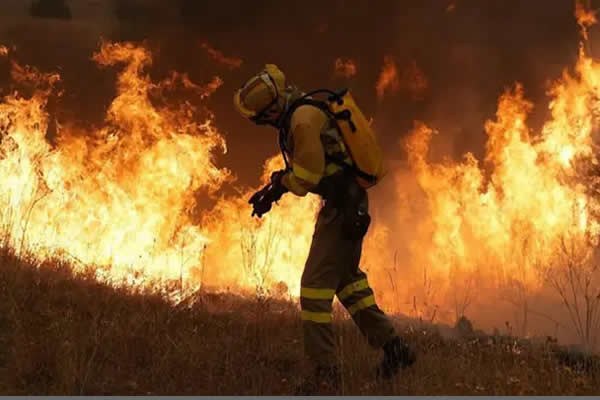 Más de 100.000 evacuados por incendios en Madrid, Ávila y Castellón
