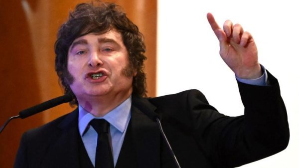 Milei acusa a México de financiar campaña antiargentina