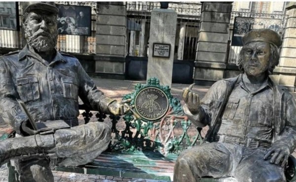 Detuvieron a seis manifestantes que exigían reinstalar estatuas de Fidel Castro y 'El Che'