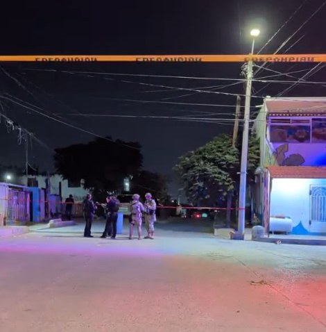 Lo balean junto a restaurante de mariscos