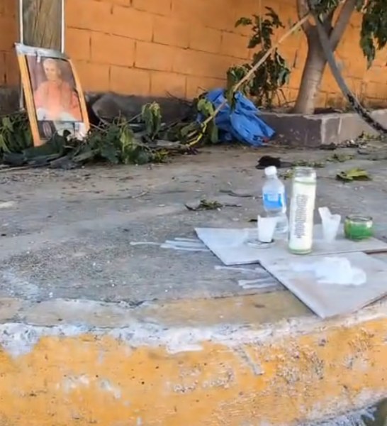 Dejan veladoras en Barrio de Londres por trágico choque