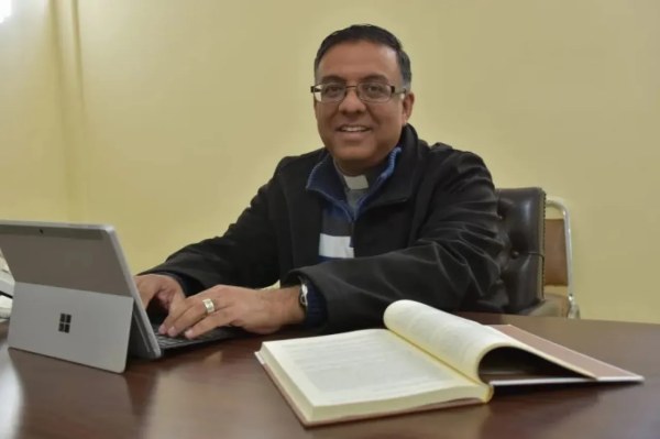Elige Diócesis de Juárez a Armando Benevides como administrador