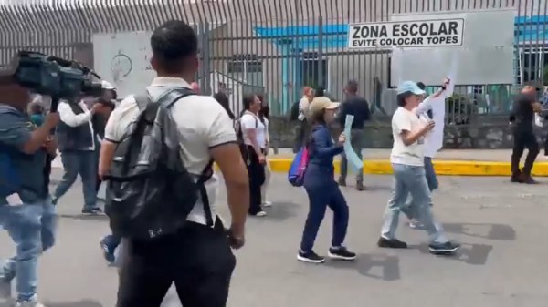 Aspirantes a la UNAM marchan en contra de las presuntas “trampas”