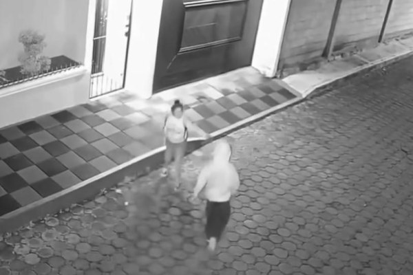 Mujer se opone a asalto y hace que delincuente huya