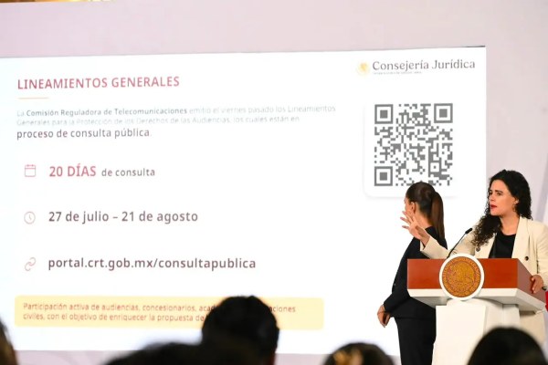 Sheinbaum plantea multas a radio y TV por derechos de audiencias
