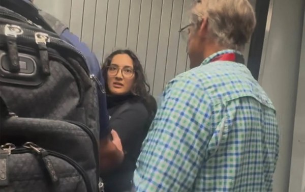 Aumenta ICE los arrestos en aeropuertos de EU