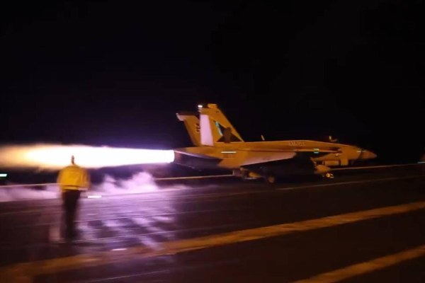 Ejecuta Estados Unidos ofensiva aérea contra objetivos en Irán e Irak