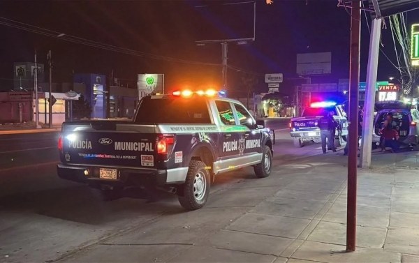 Se agarran a balazos con municipales; detienen a pareja