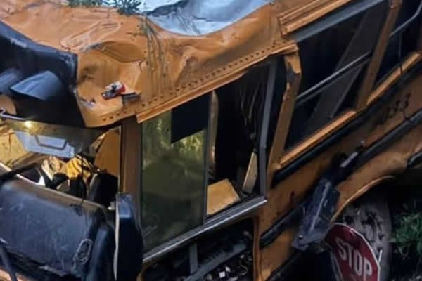 Aseguran a chofer tras accidente de camión en Madera