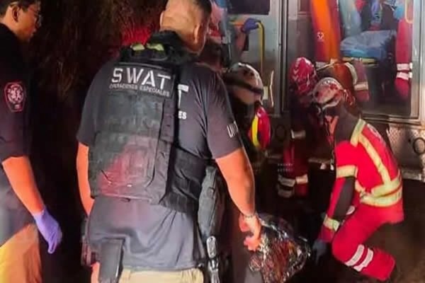Heridos graves de camionazo son atendidos en Hospital Ángeles