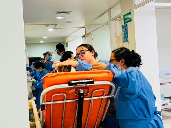 Atienden en IMSS a 12 lesionados tras camionazo