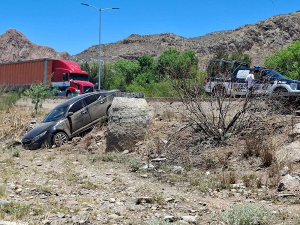 Cae a arroyo en vialidad Sacramento
