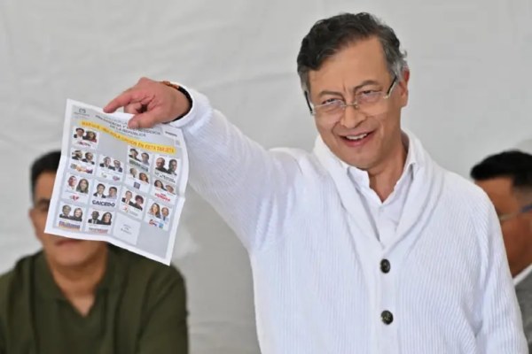 Petro dice tener pruebas de fraude electoral en Colombia