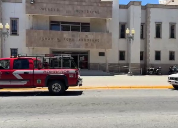 Desalojan ayuntamiento de Cuauhtémoc por fuga de gas