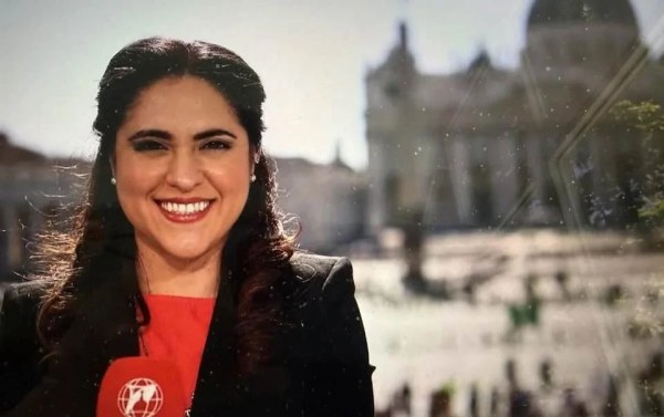 Elige papa León XIV a mexicana para comunicación en el Vaticano